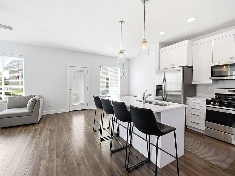 153 W Silver Springs Dr — Photo 5
