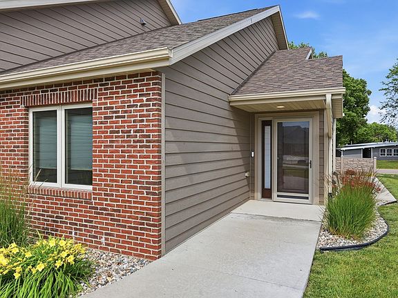 2nd image of 300 Prairie Bluff Dr