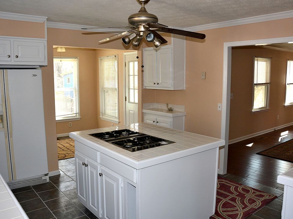 1st image of 120 N Lake Dr
