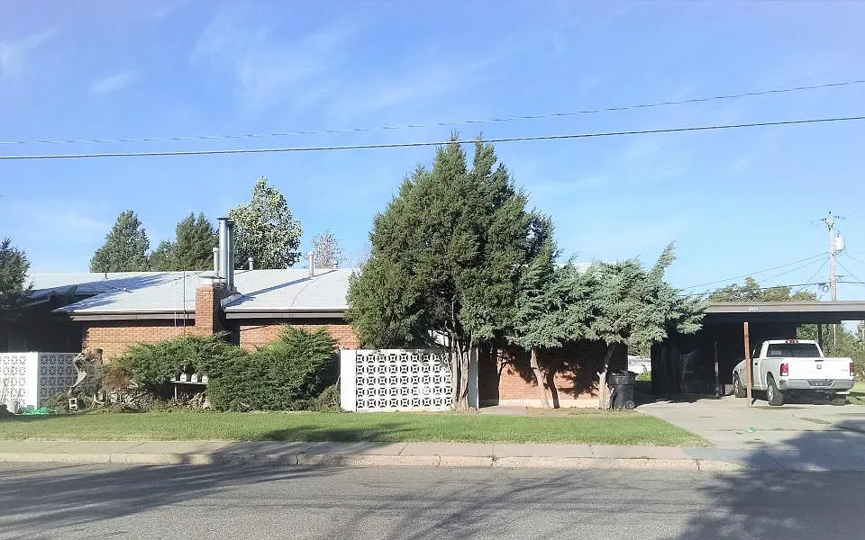 2001 N 250 W Carport