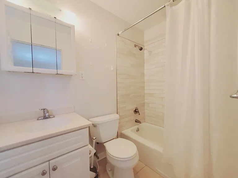 29 Hoyt St #6 — Photo 4