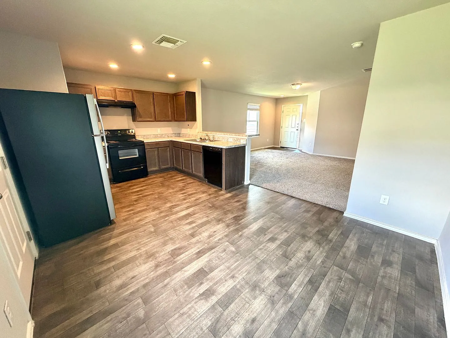 3 bed 2 bath 1234 sqft — Photo 4