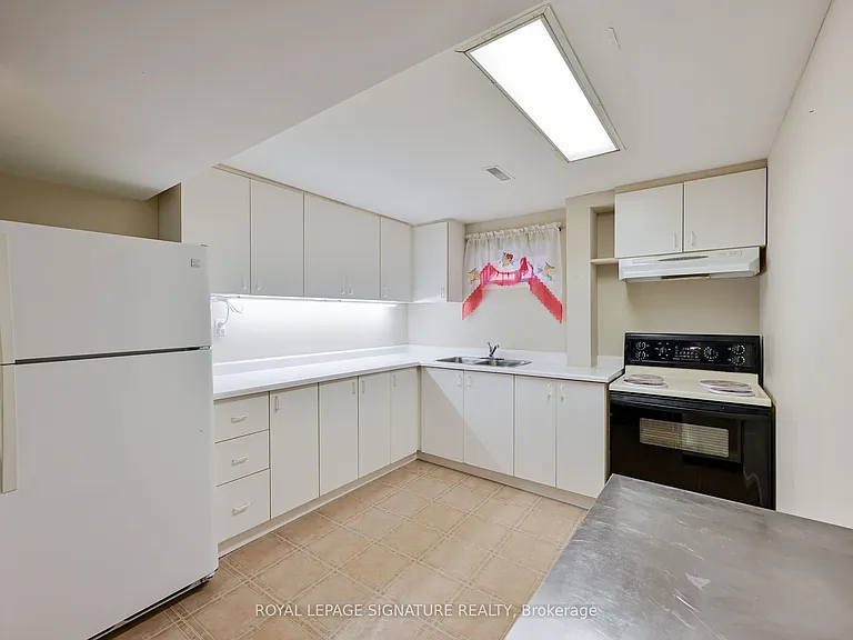 556 Farwell Cres #LOWER — Photo 7