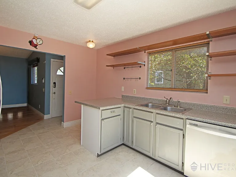 1041 Oak View Ct — Photo 5