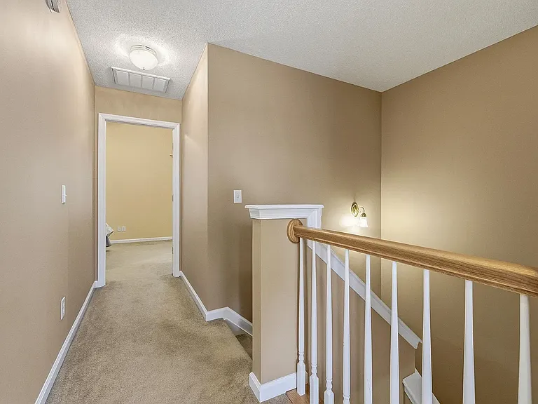 1094 Oakdale Ct — Photo 8