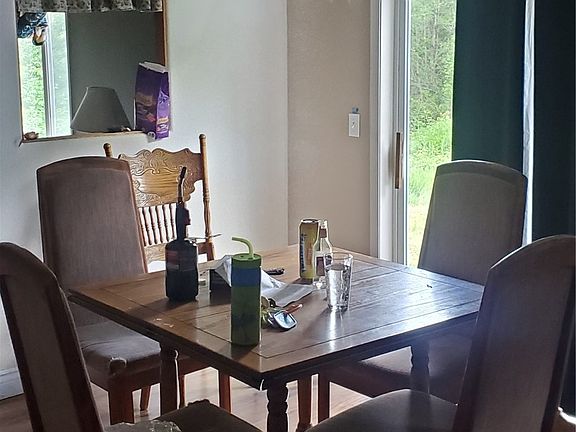 Dining room with patio door.>