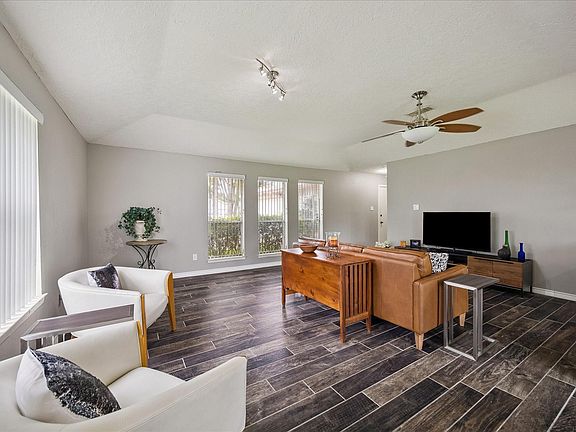 2nd image of 4807 Roserock Ln