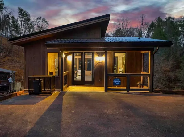 1508 Mountain Dr, Sevierville, TN 37876