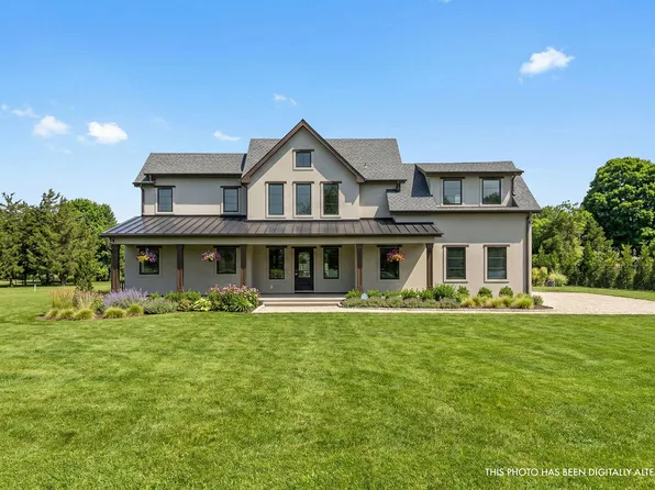 2045 Willow Dr, East Marion, NY 11939