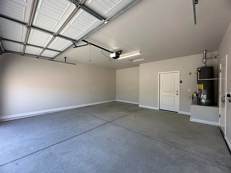 2743 Chambers Ave — Photo 37