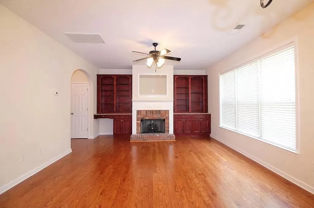 2 bed, 1674 sqft, $2,300 — Photo 2