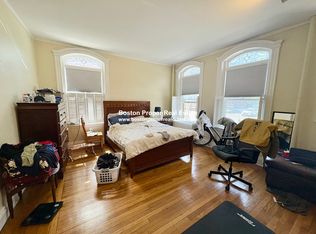 282 Newbury St APT 2, Boston, MA 02116