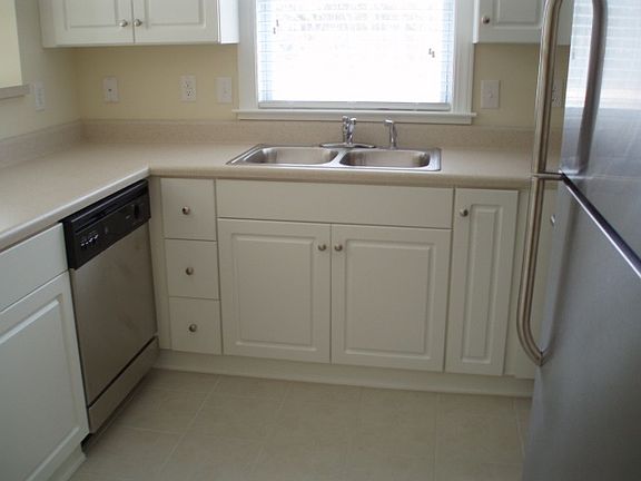 3rd image of 212 Shady Grove Ln