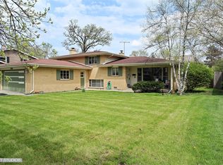 1203 Walden Ln, Deerfield, IL