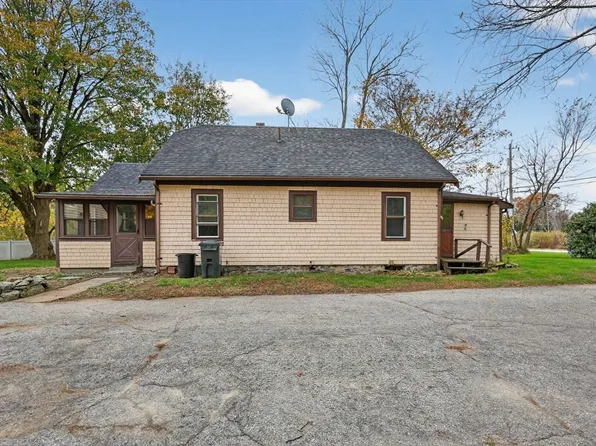 383 Vinnicum Rd, Swansea, MA 02777