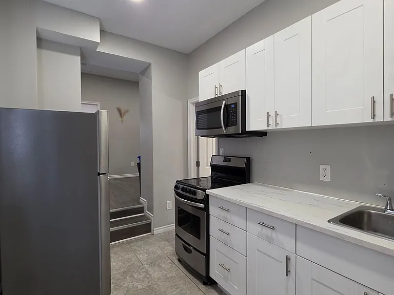 70 Victoria Ave S #3 — Photo 5