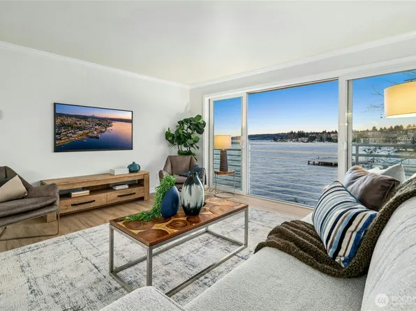 733 Lake Street S #202, Kirkland, WA 98033