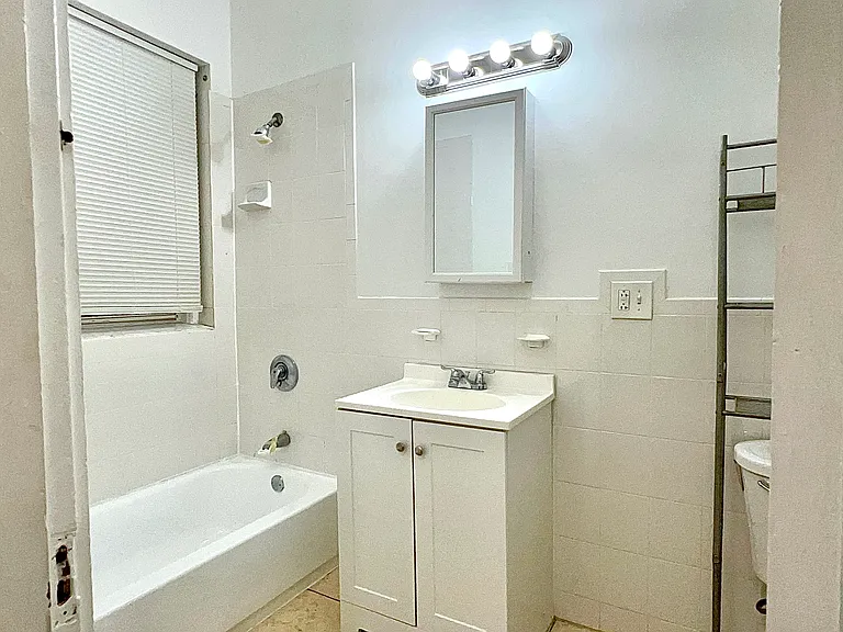 4 Centre St #1 — Photo 11