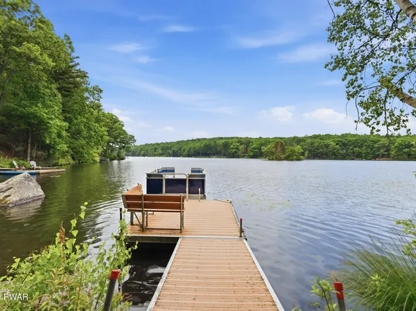 128 Broadmoor Dr, Lords Valley, PA 18428