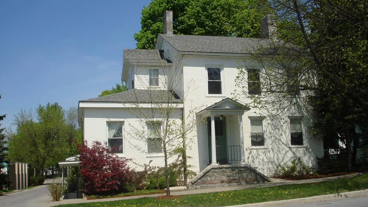 404 Pearl St — Photo 1