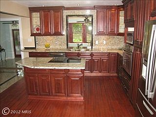 3rd image of 6807 Woodland Dr