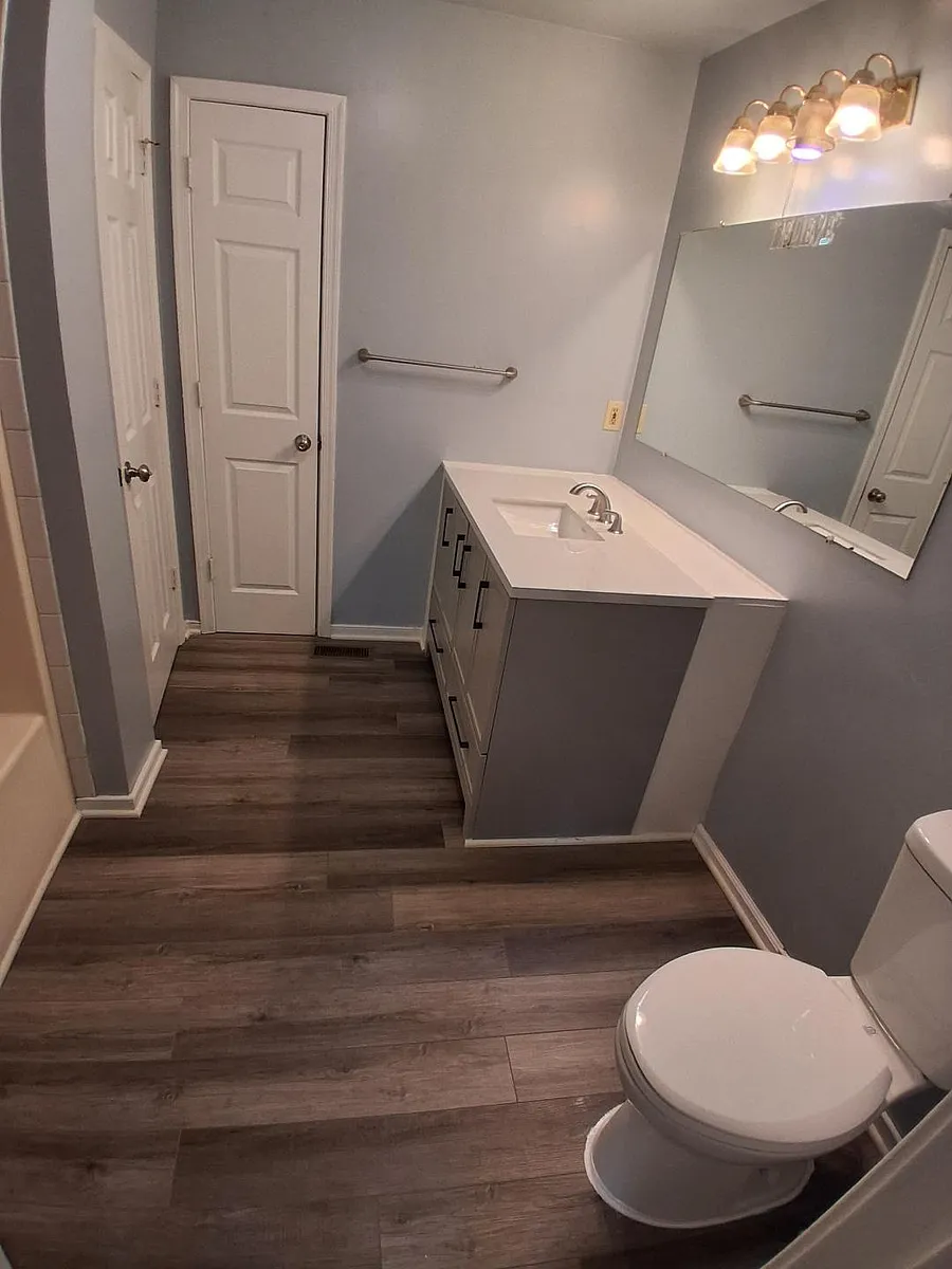 Full bath - 6318 Belcroft Ct