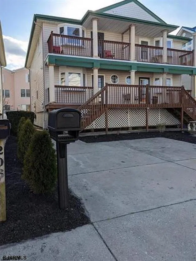 2 bed, 2.5 bath, $1,800 — Photo 1
