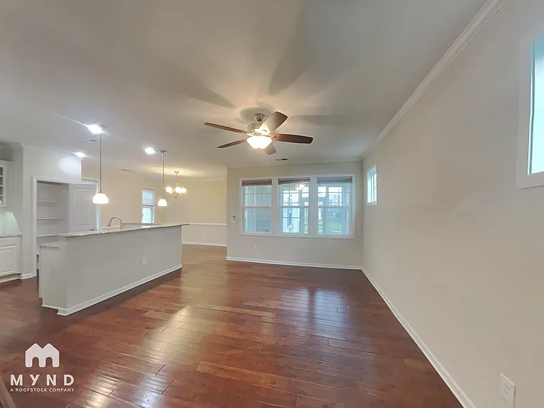 1033 Pemberly Ave — Photo 6