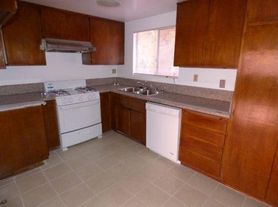 1620 Acacia