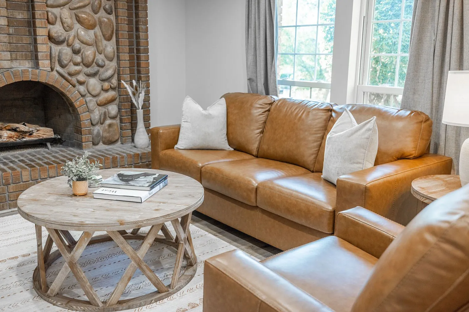 3 bed, 2.0 bath, 2055 sqft, $5,231 — Photo 4