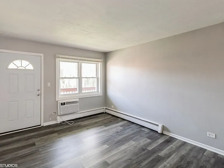 Palatine Park Apartments — Photo 7