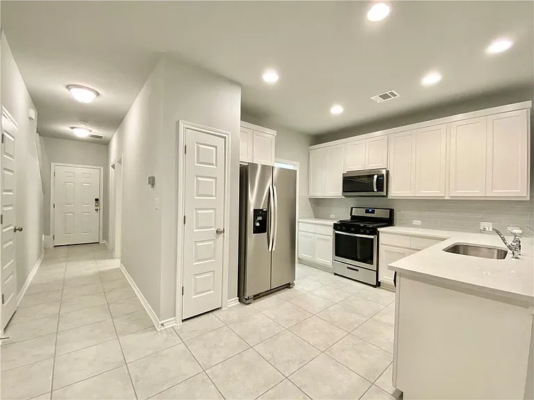 1701 Yaupon Grove Ln — Photo 2