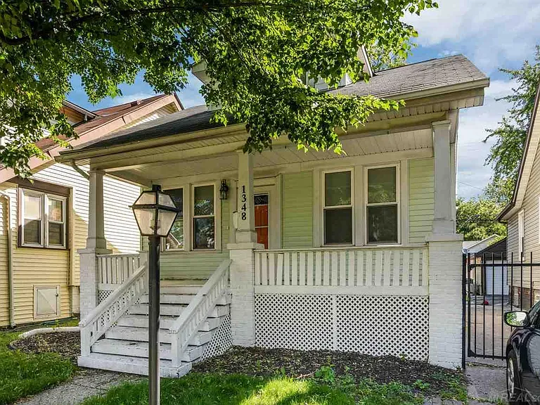 1348 Wayburn St — Photo 2