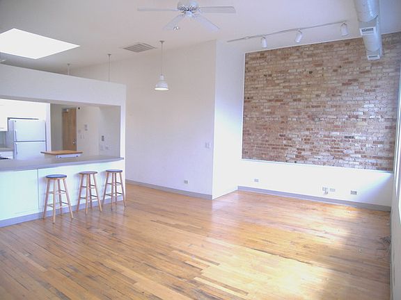 5th image of 1130 N Milwaukee Ave #2R