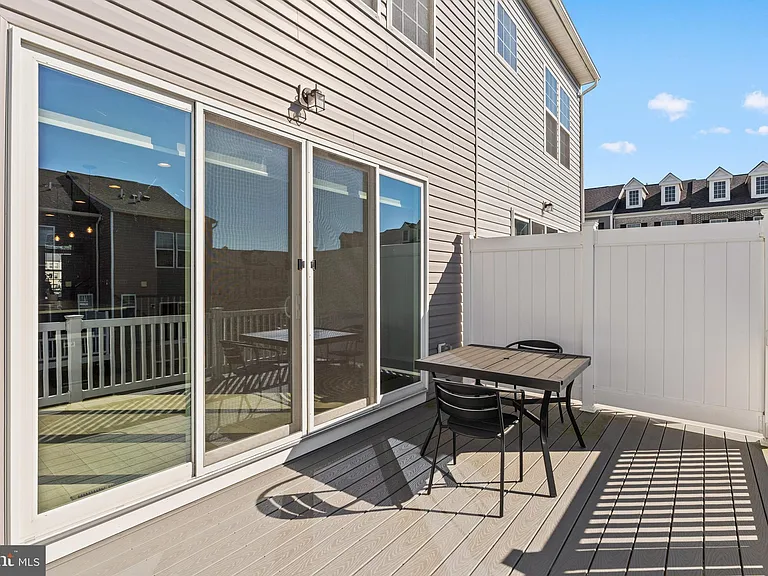 7713 Presidential Pkwy — Photo 28