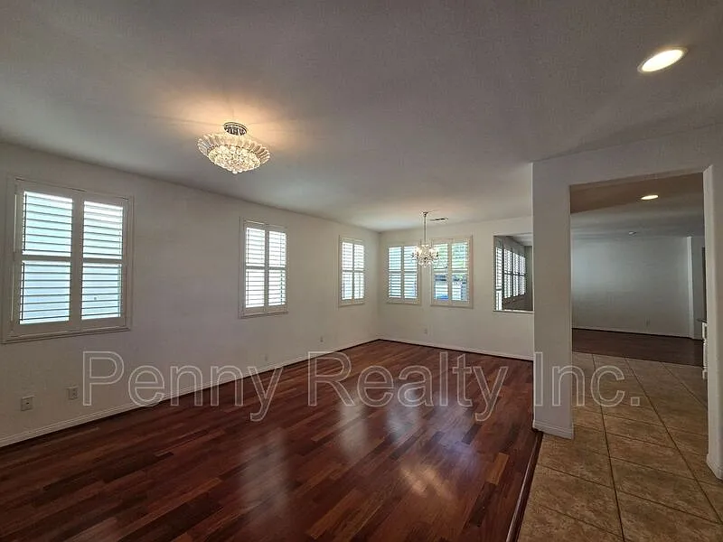 4 bed, 2.5 bath, 2450 sqft, $5,495 — Photo 3