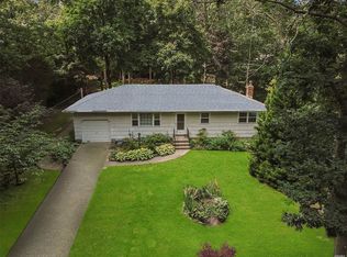 6 Old Orchard Ln, Ridge, NY 11961