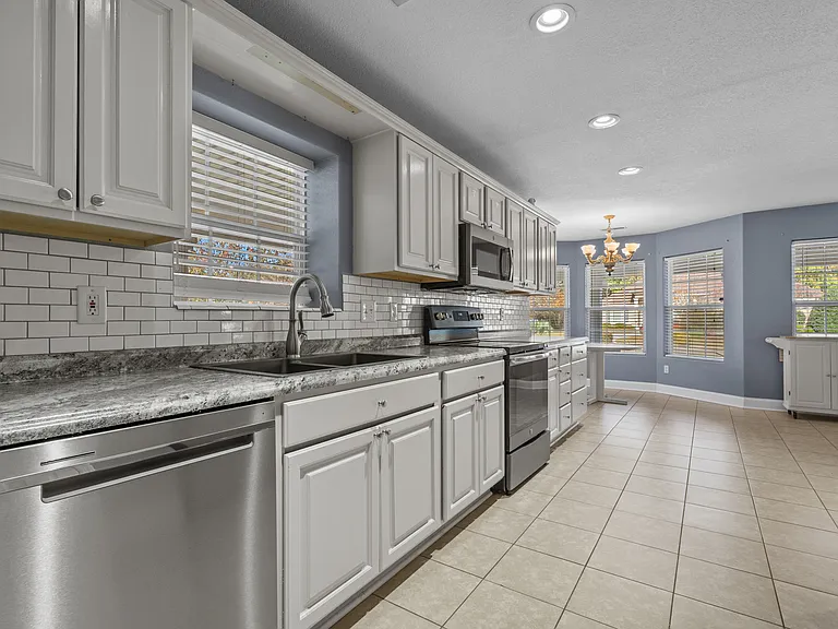 2409 Hunters Trl — Photo 12