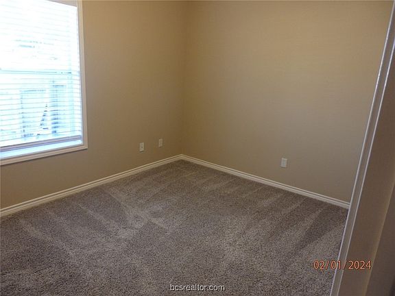 4th image of 937 Dove Landing Ave