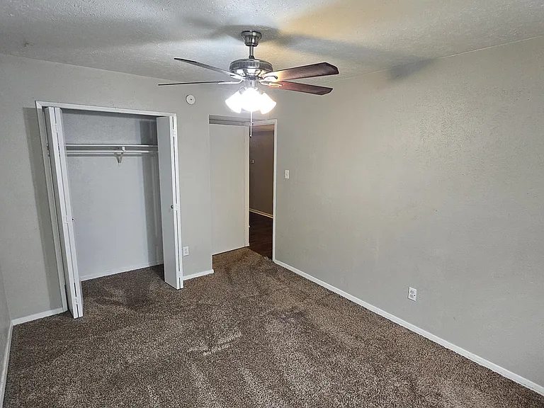 22903 Millgate Dr — Photo 12