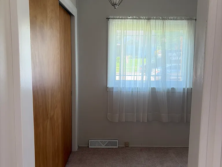 254 E Main St — Photo 9
