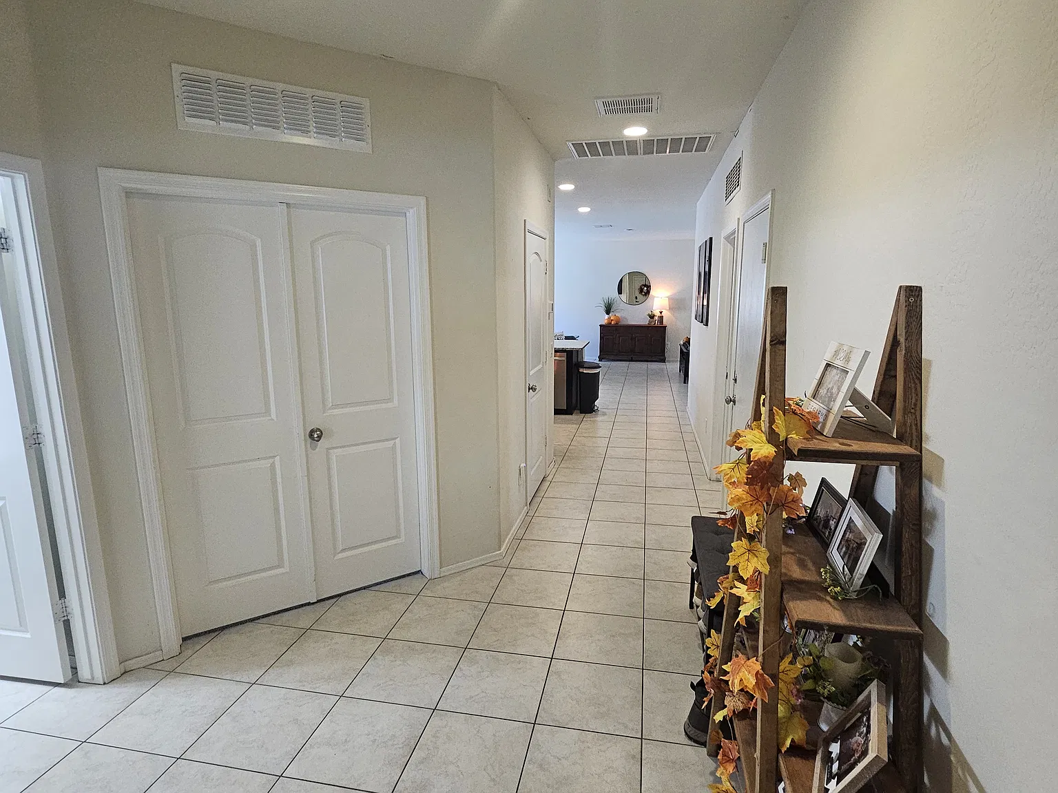 4 bed, 2196 sqft, $2,000 — Photo 3
