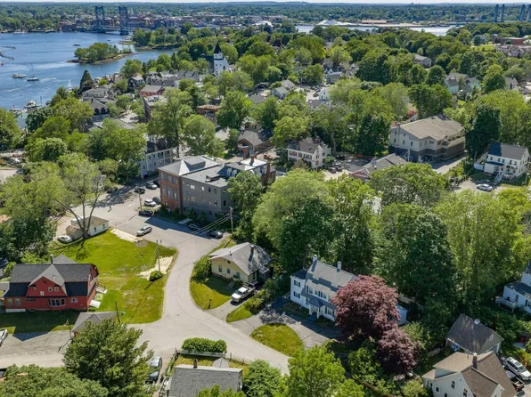 17 Traip Avenue, Kittery, ME 03904