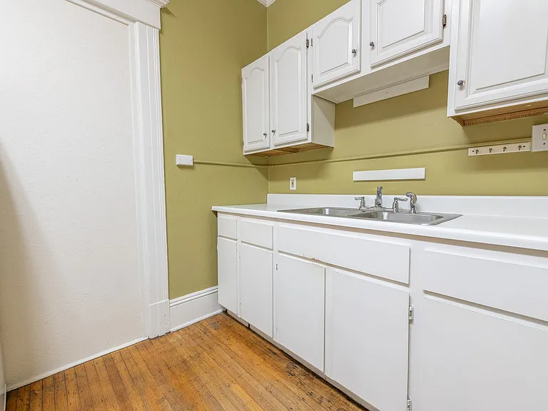 1404 SE Madison St — Photo 3