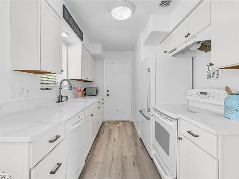 1661 Coronado Rd — Photo 38