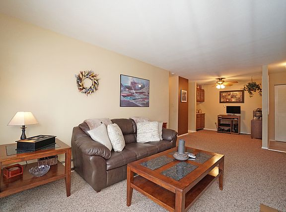 5th image of 715 Grove Dr APT 207