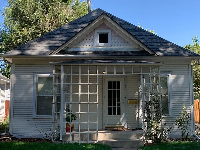 330 E Plum St — Photo 2