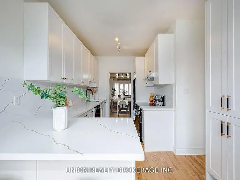 59D Woodbine Ave — Photo 6