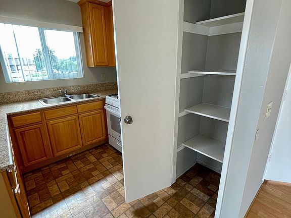 5th image of 515 W Lexington Dr APT 6