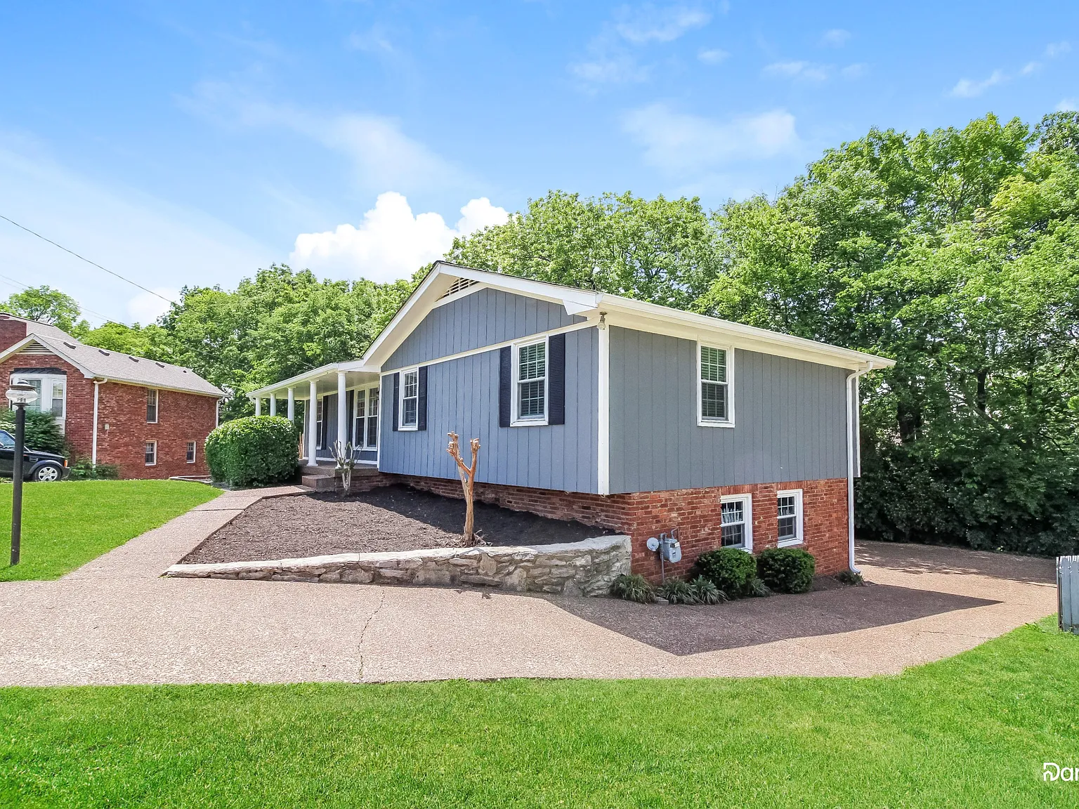 3 bed, 2.0 bath, 1975 sqft, $2,220 — Photo 4